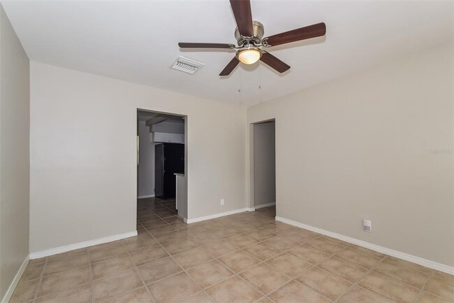 Building Photo - 4542 Tarpon Dr
