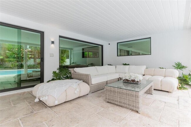 Building Photo - 7300 SW 77th Ave