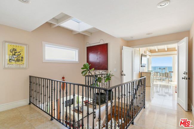 Building Photo - 26956 Malibu Cove Colony Dr