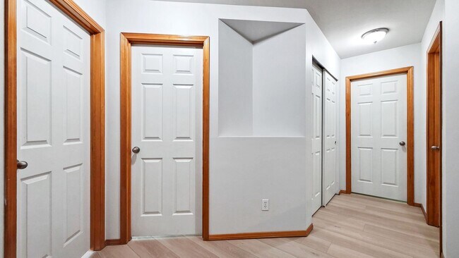 Building Photo - 5BR/3BA End Unit with Greenbelt View in Lynnwood