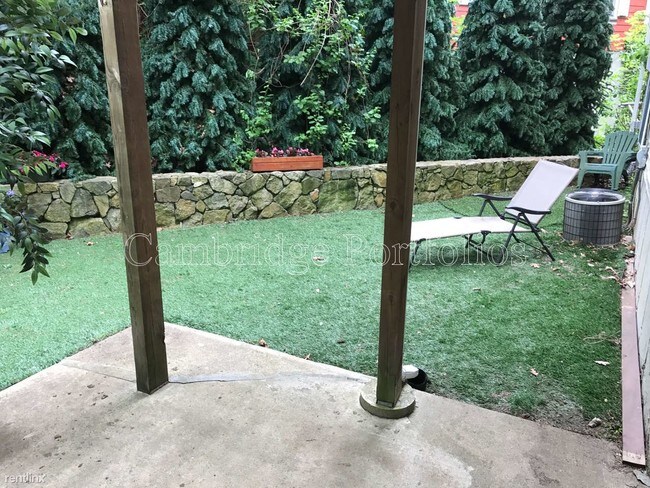 Building Photo - 320 Waltham St