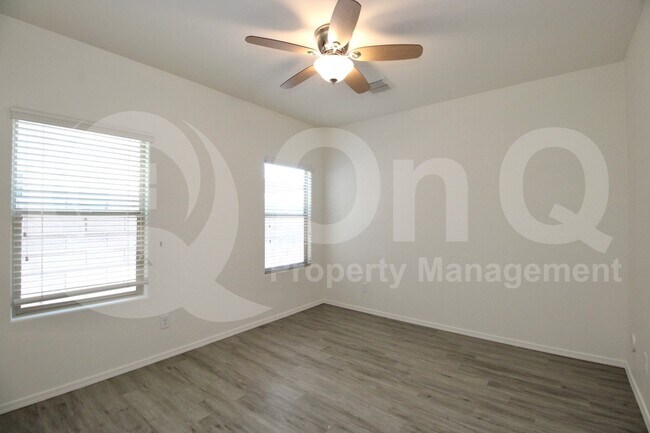 Building Photo - 1819 W Bonanza Dr