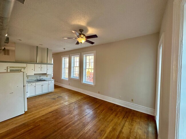 Building Photo - 217 Abercorn St