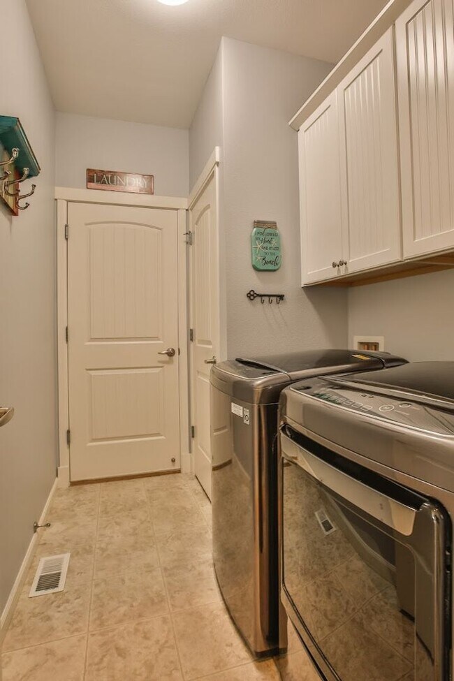 Building Photo - Gorgeous- Fully Furnished Home in Holmes Harbor, Pet Friendly and Landscape Included!