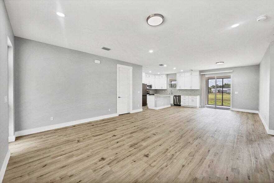 Building Photo - 7807 Chesebro Ave