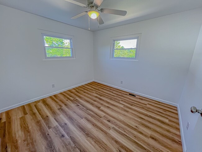 Building Photo - Completely Renovated Ranch in Parkland Sch...