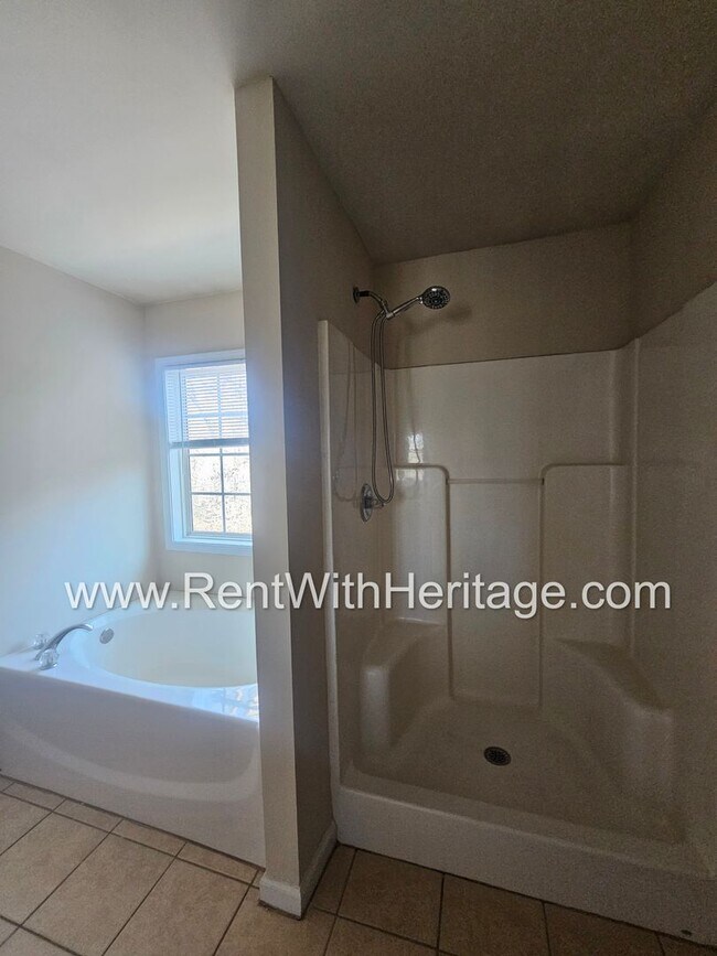 Building Photo - WOW!!...GORGEOUS!!..UPGRADES /AMAZING MASTER/ FENCED YD/ SWIM-TENNIS