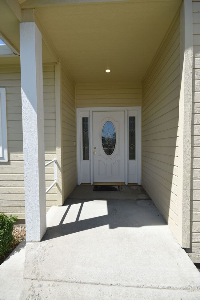 Building Photo - Cozy Pet-Friendly Rental in a Quiet Kennew...