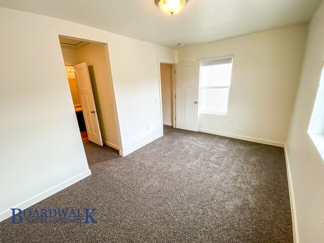 Building Photo - Stunning 3 Bed Townhome in Herriman