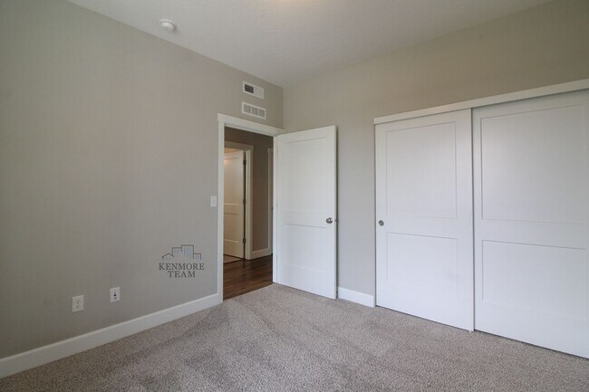 Building Photo - 9813 Chinook Dr