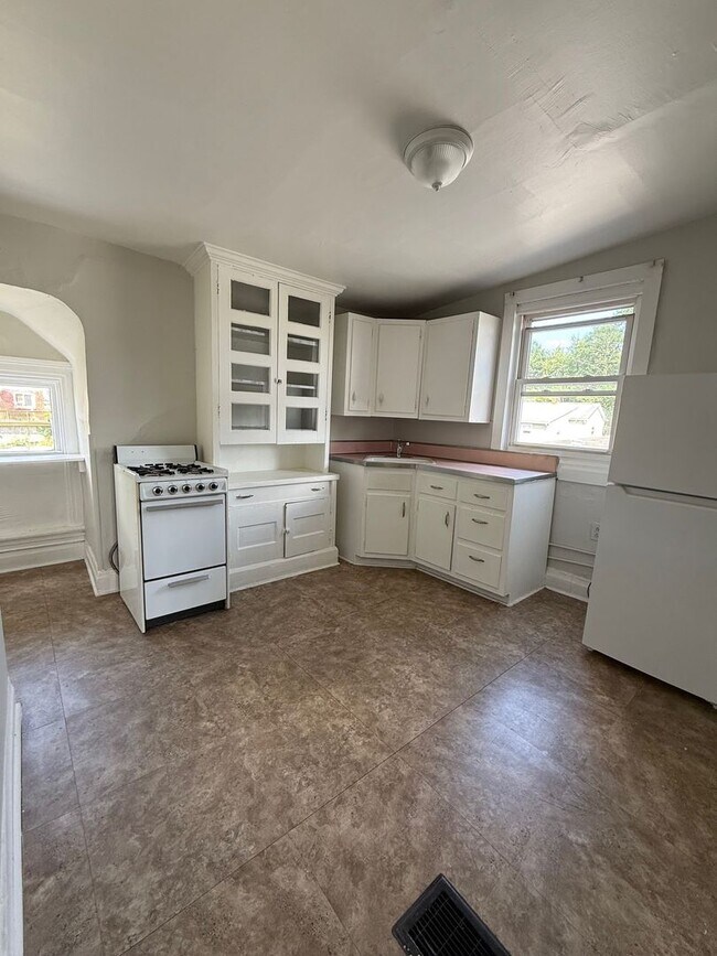 Building Photo - 1 Bed 1 Bath in Swissvale