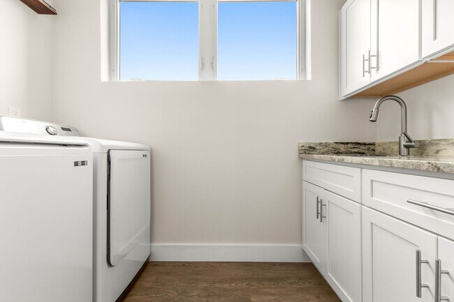 Building Photo - 620 Petit Wy