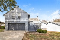 Building Photo - 1804 NE Gatewood Dr