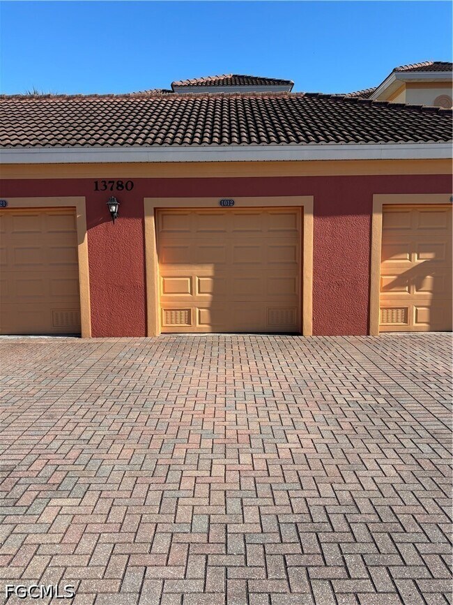 Building Photo - 13780 Julias Way