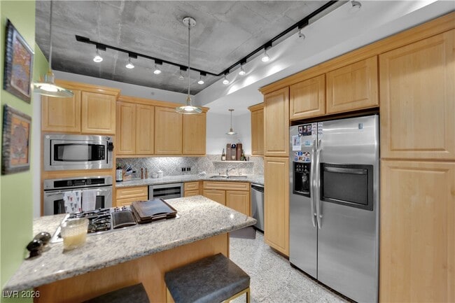 Building Photo - 360 E Desert Inn Rd