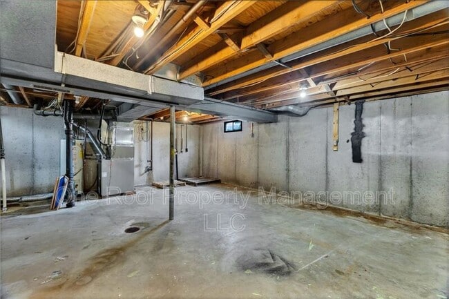 Building Photo - 701 Linwood Dr