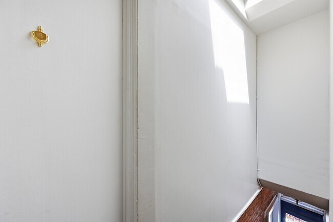 Building Photo - 401 Rose St