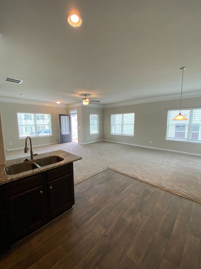 Building Photo - Gorgeous newly built 3 bedroom home!