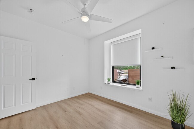 Building Photo - 803 Davis Rd