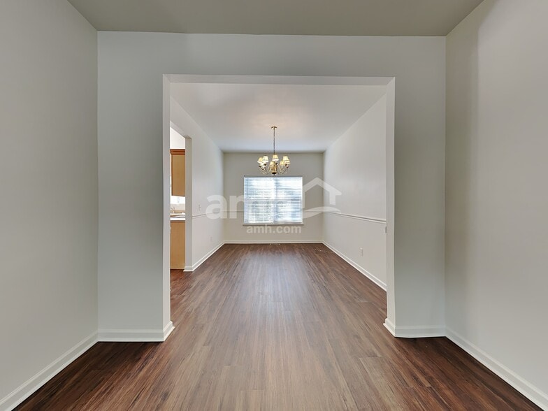 Building Photo - 105 Meadow Crest Ct