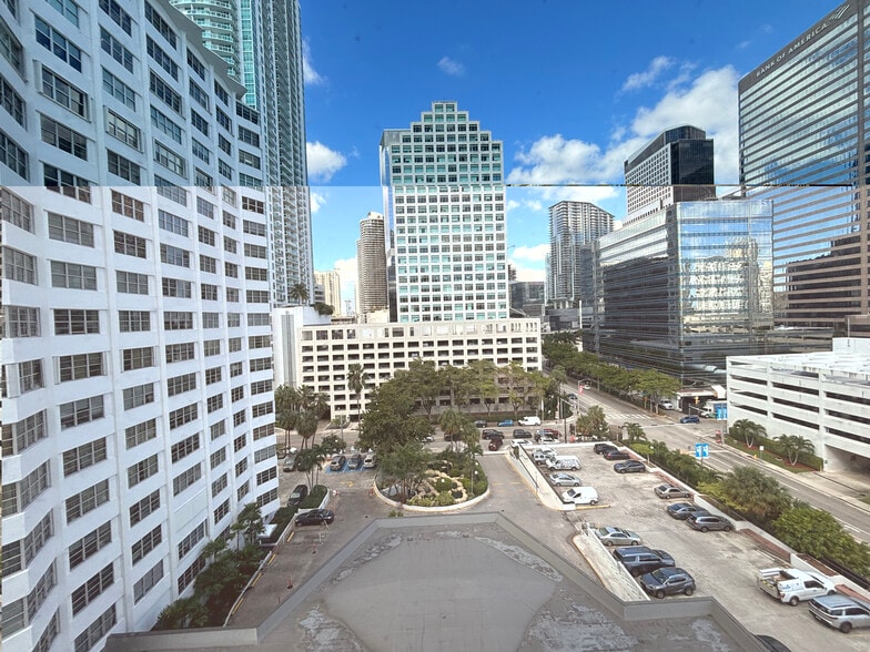 Building Photo - 801 Brickell Bay Dr