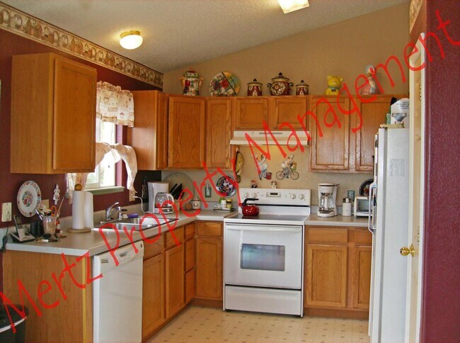 Building Photo - 2215 Lisa Dr