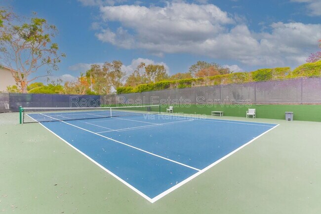 Building Photo - 222 4th St