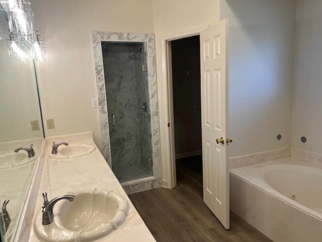 Building Photo - 290 Rose Trellis Rd