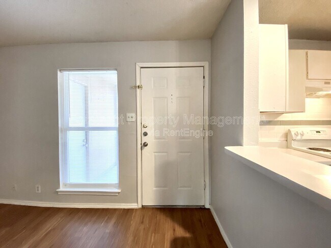 Building Photo - 5225 Meadow Field