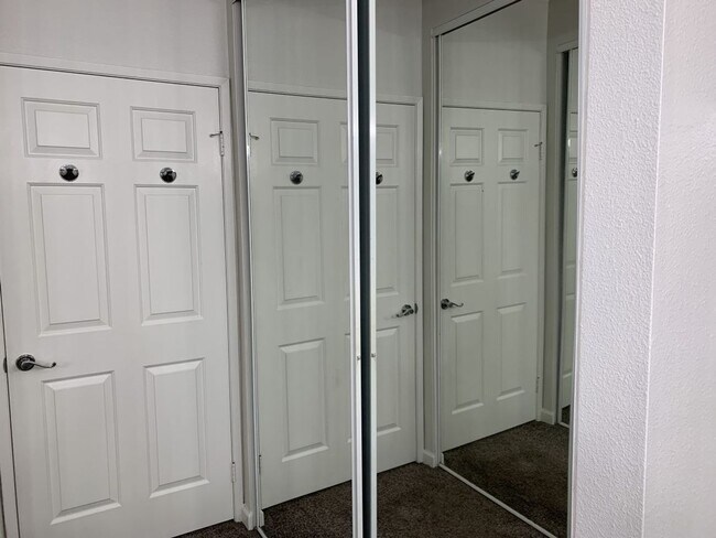 Building Photo - Sabre Springs Top Floor Condo with Carport