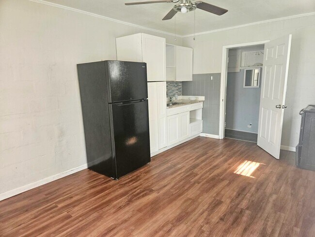 Building Photo - 8215 Stoner Rd