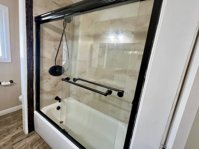 Building Photo - 5472 Roundtree Pl