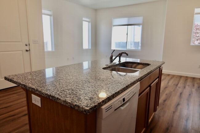 Building Photo - 15104 S Wild Horse Wy