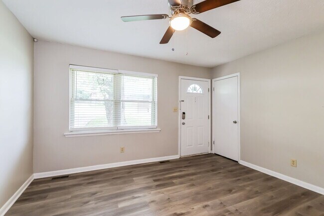 Building Photo - 7906 Candleglow Ln