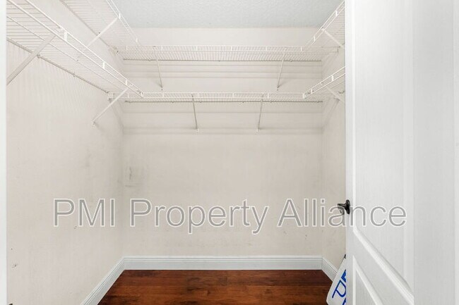 Building Photo - 555 Carey Way