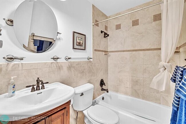 Building Photo - 7102 NW 93rd Ave