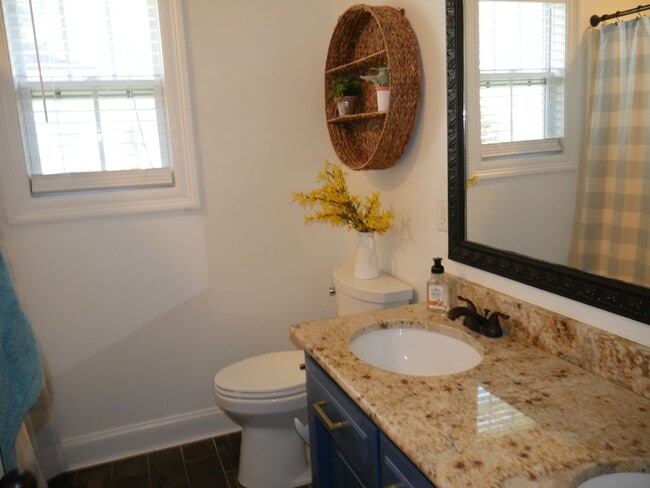 Building Photo - 4 bedroom home in Crestwood S/D