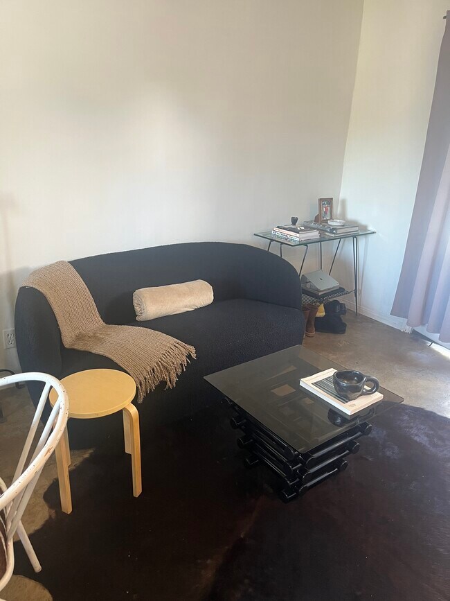 Building Photo - 652 Tularosa Dr