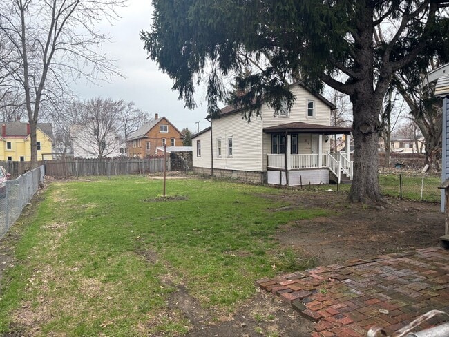 Building Photo - Ranch 3 Bedroom House