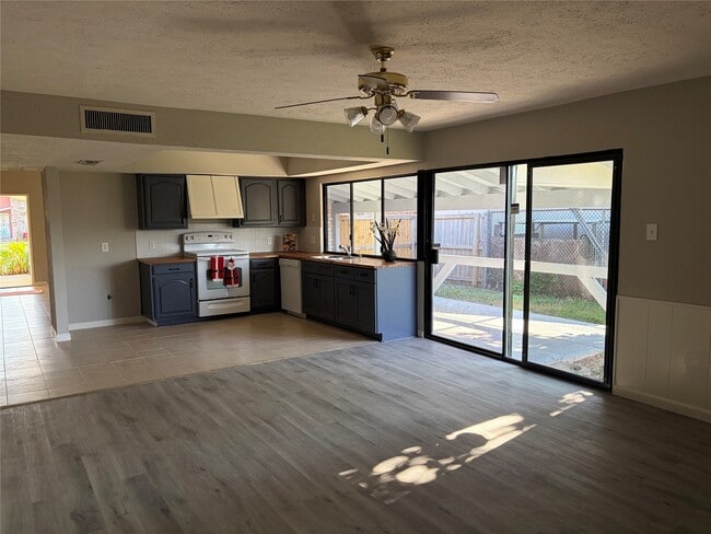 Building Photo - 15730 Corsair Rd