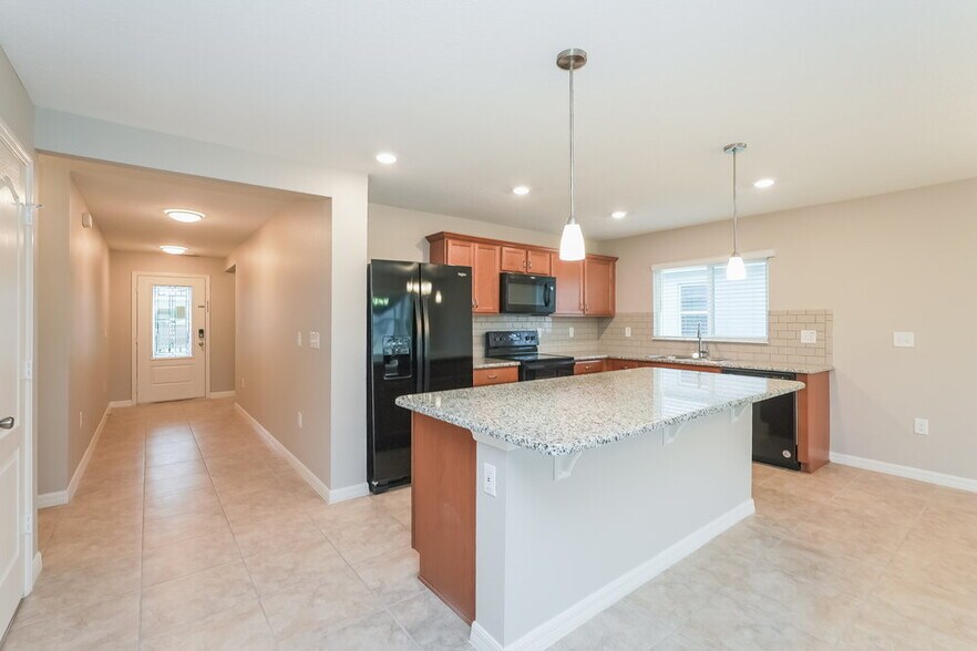 Building Photo - 7601 Muscovy Dr