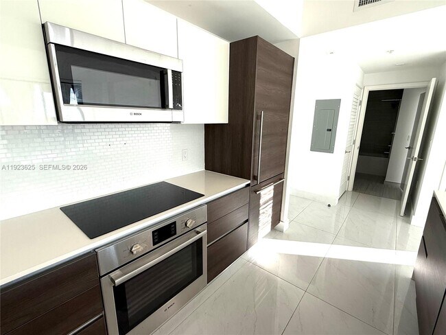 Building Photo - 301 Altara Ave