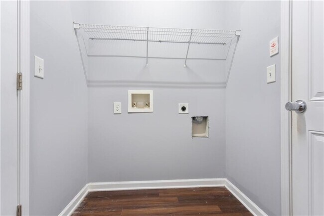 Building Photo - 1126 Treymont Ln SW