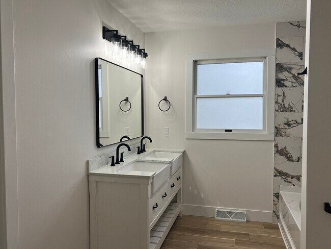 Building Photo - 109 Ravinia Dr