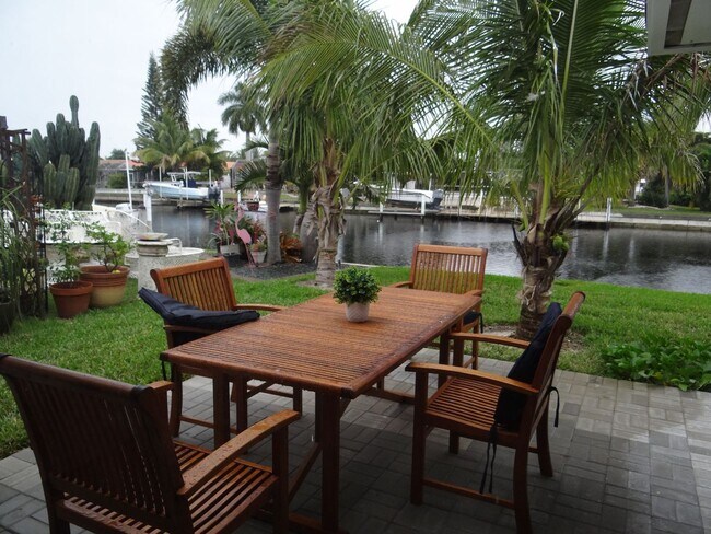 Building Photo - AVAILABLE SEASON 2027   PUNTA GORDA ISLES  SALTWATER FRONT HOME $5000