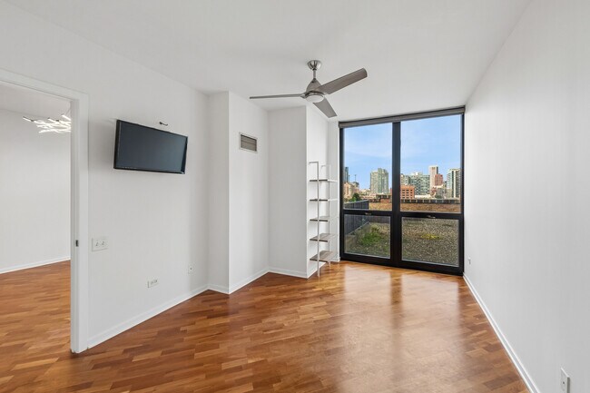 Building Photo - 210 S Desplaines St
