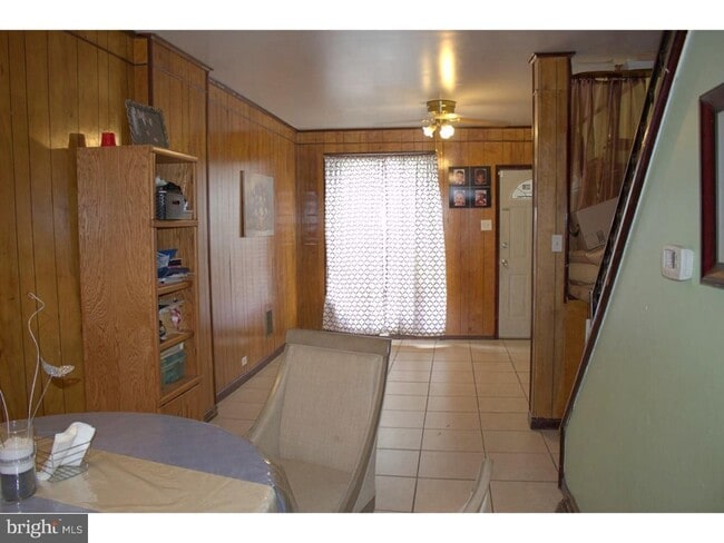 Building Photo - 4-bedroom home in the heat of Reading!