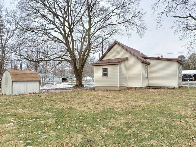 Building Photo - 2 Bedroom Single Family Home - Open Concep...