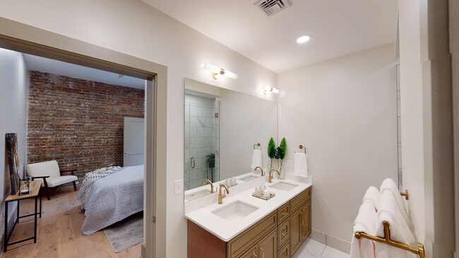 Building Photo - 353 Baronne Street