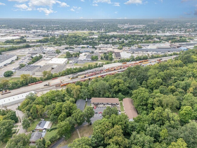 Building Photo - 2843 Cypress Way